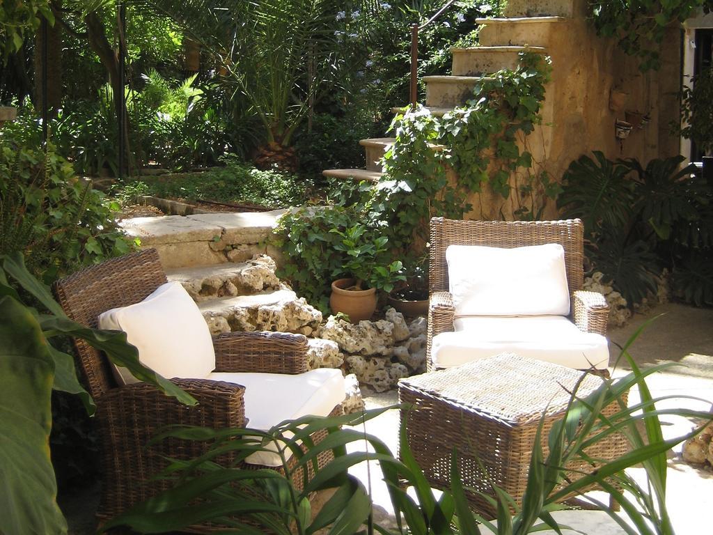 Raims Bed & Breakfast 4*